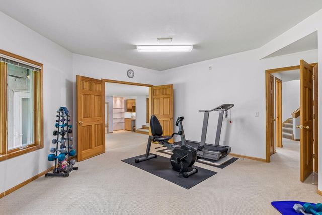 689 Brookside Lane, Mendota Heights, MN 55118