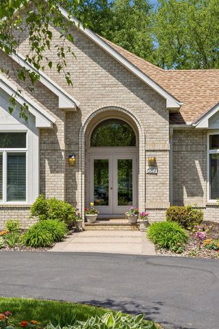 689 Brookside Lane, Mendota Heights, MN 55118