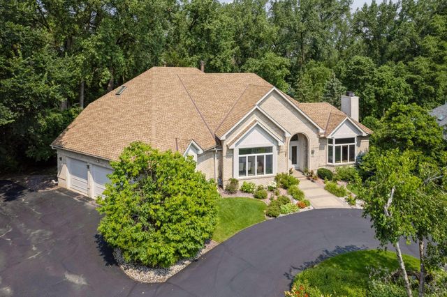 689 Brookside Lane, Mendota Heights, MN 55118