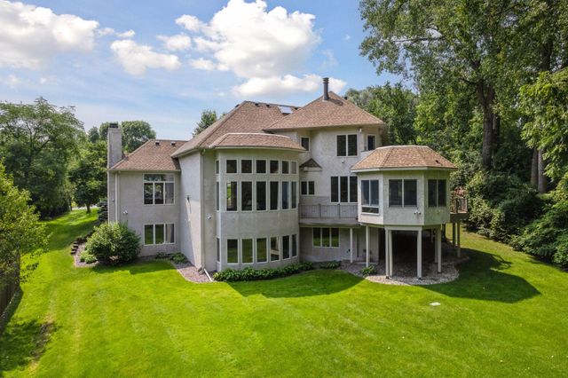 689 Brookside Lane, Mendota Heights, MN 55118
