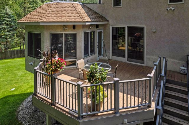 689 Brookside Lane, Mendota Heights, MN 55118