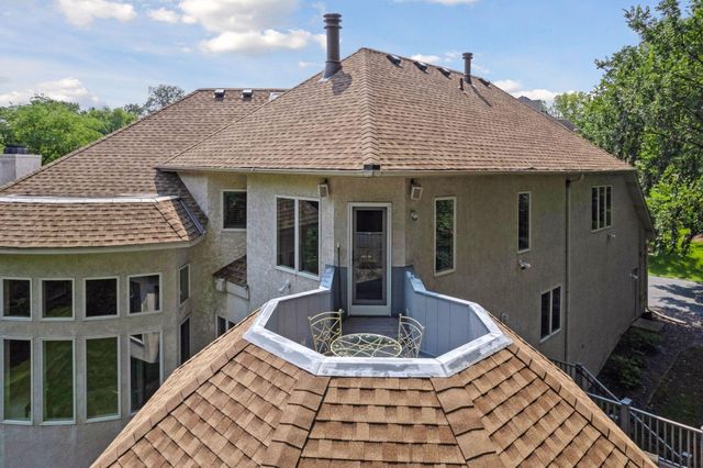 689 Brookside Lane, Mendota Heights, MN 55118