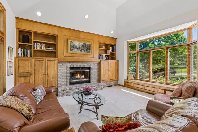 689 Brookside Lane, Mendota Heights, MN 55118