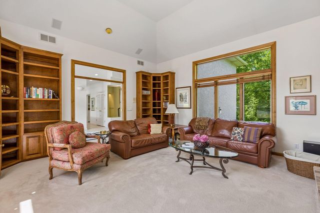 689 Brookside Lane, Mendota Heights, MN 55118