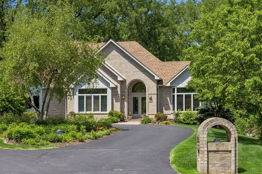 689 Brookside Lane, Mendota Heights, MN 55118 — photo 2