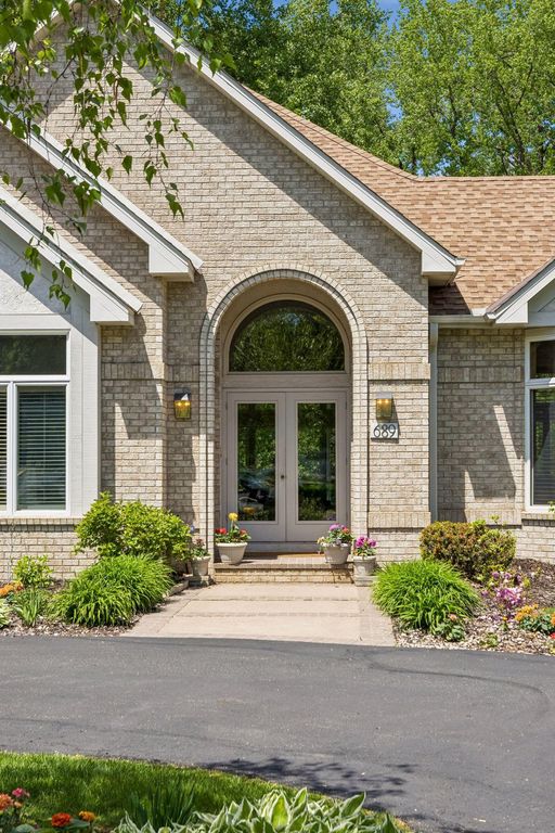 689 Brookside Lane, Mendota Heights, MN 55118 — photo 4