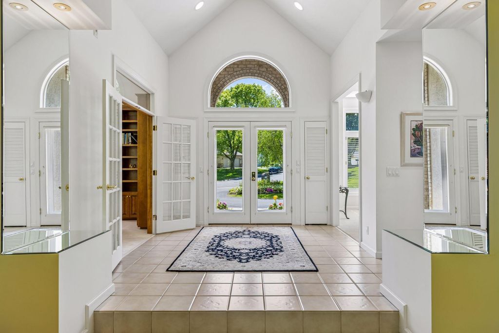 689 Brookside Lane, Mendota Heights, MN 55118 — photo 5