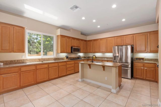 26138 Wyndemere, Escondido, CA 92026