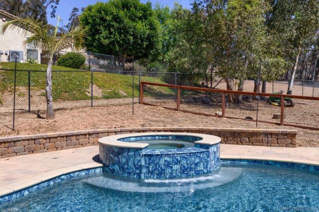 26138 Wyndemere, Escondido, CA 92026