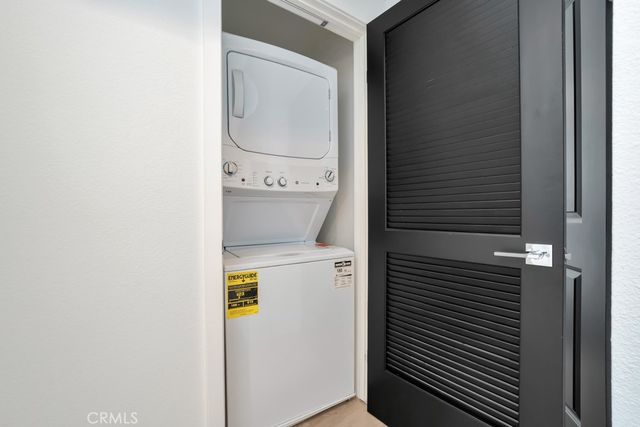 10832 W Riverton Court, Toluca Lake, CA 91602