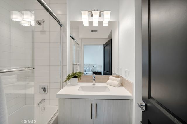 10832 W Riverton Court, Toluca Lake, CA 91602