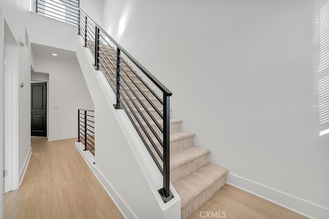 10832 W Riverton Court, Toluca Lake, CA 91602