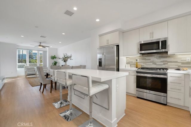 10832 W Riverton Court, Toluca Lake, CA 91602