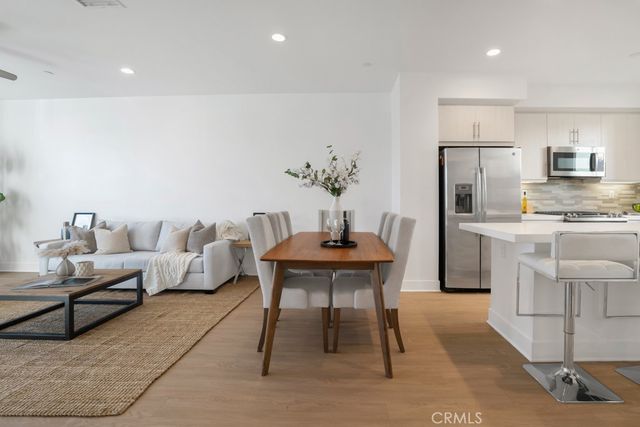 10832 W Riverton Court, Toluca Lake, CA 91602