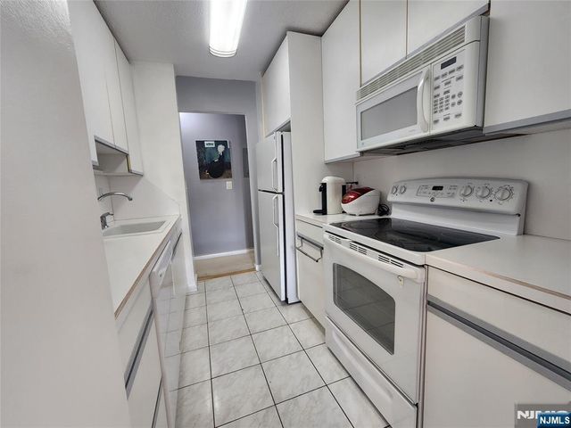307 Prospect Avenue 4D, Hackensack, NJ 07601