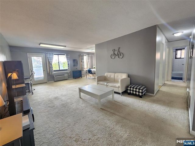 307 Prospect Avenue 4D, Hackensack, NJ 07601