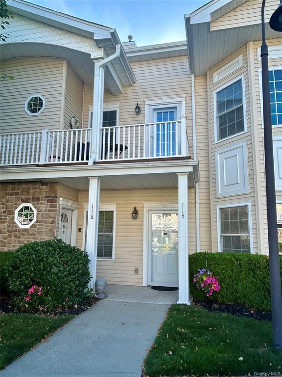 115 Autumn Drive, Plainview, NY 11803