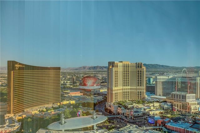 2000 North Fashion Show Drive 5906, Las Vegas, NV 89109