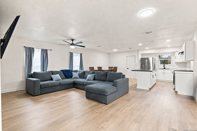 1223 W Mally Blvd, San Antonio, TX 78224