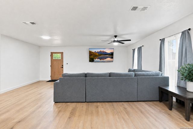 1223 W Mally Blvd, San Antonio, TX 78224