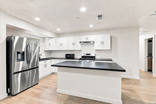 1223 W Mally Blvd, San Antonio, TX 78224