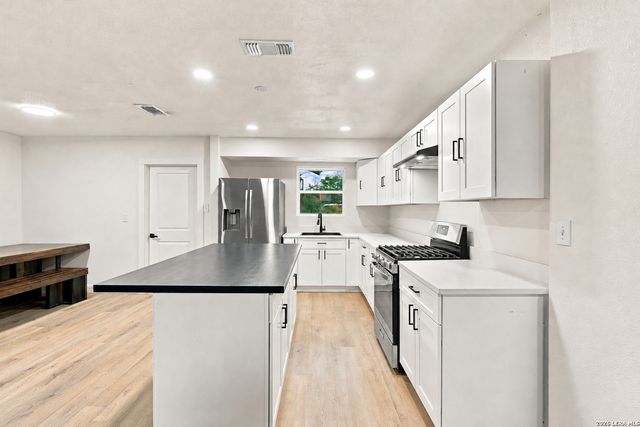 1223 W Mally Blvd, San Antonio, TX 78224