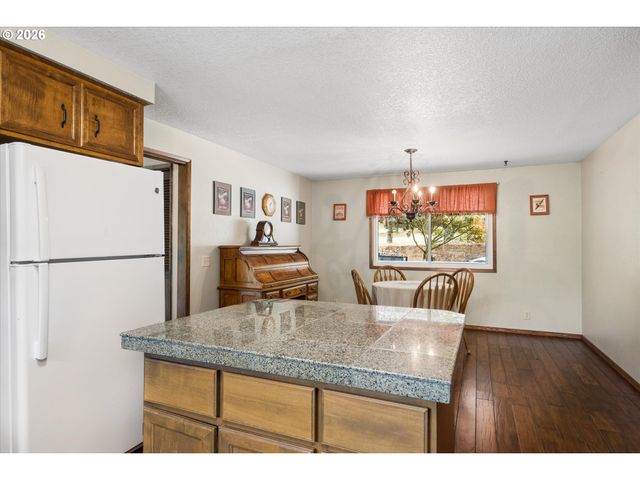 3377 W 25TH Ave, Eugene, OR 97405