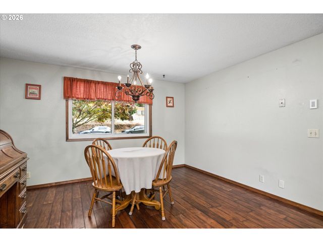 3377 W 25TH Ave, Eugene, OR 97405