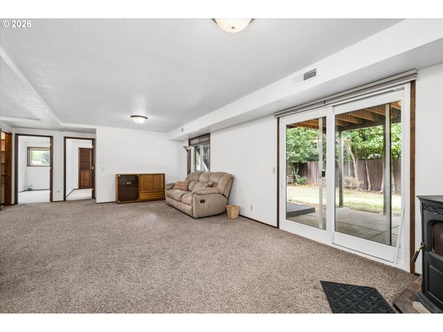 3377 W 25TH Ave, Eugene, OR 97405