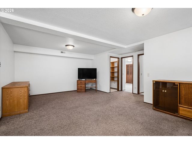 3377 W 25TH Ave, Eugene, OR 97405