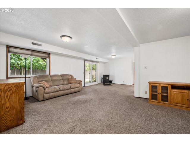 3377 W 25TH Ave, Eugene, OR 97405