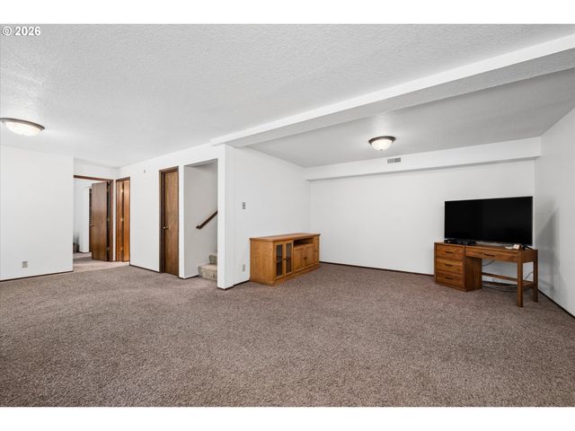 3377 W 25TH Ave, Eugene, OR 97405