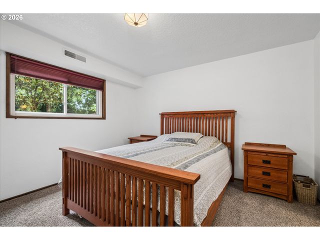 3377 W 25TH Ave, Eugene, OR 97405