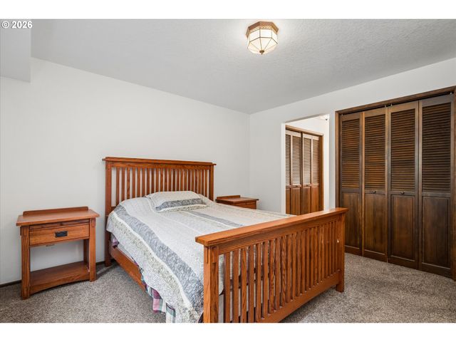 3377 W 25TH Ave, Eugene, OR 97405