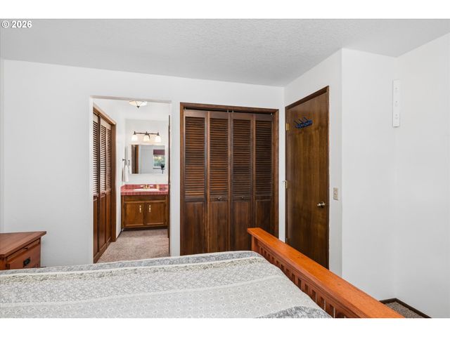 3377 W 25TH Ave, Eugene, OR 97405