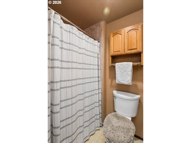 3377 W 25TH Ave, Eugene, OR 97405