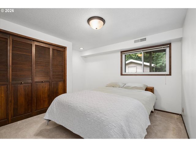 3377 W 25TH Ave, Eugene, OR 97405