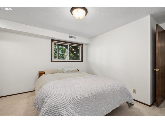 3377 W 25TH Ave, Eugene, OR 97405
