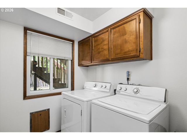 3377 W 25TH Ave, Eugene, OR 97405