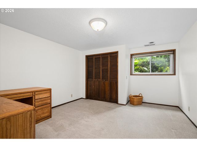 3377 W 25TH Ave, Eugene, OR 97405