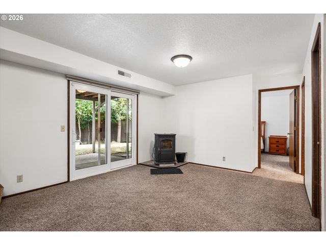 3377 W 25TH Ave, Eugene, OR 97405