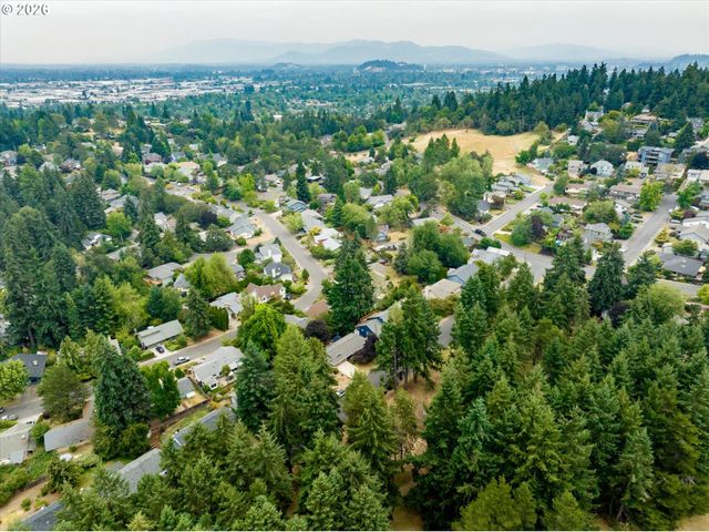 3377 W 25TH Ave, Eugene, OR 97405