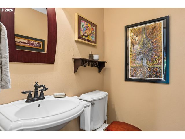 3377 W 25TH Ave, Eugene, OR 97405