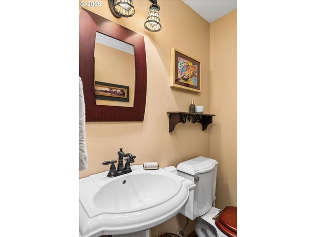 3377 W 25TH Ave, Eugene, OR 97405