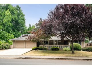 3377 W 25TH Ave, Eugene, OR 97405