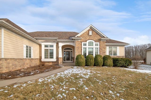 581 ROYAL ST PATS DRIVE, Wrightstown, WI 54180