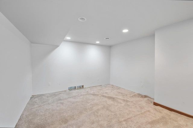 581 ROYAL ST PATS DRIVE, Wrightstown, WI 54180