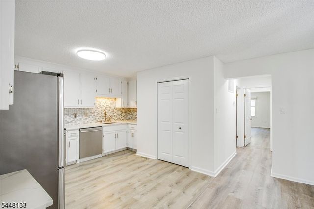 2 Heritage Ln, Hamburg Boro, NJ 07419