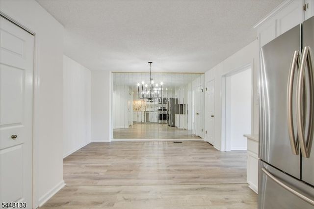 2 Heritage Ln, Hamburg Boro, NJ 07419