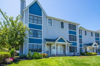 2 Heritage Ln, Hamburg Boro, NJ 07419